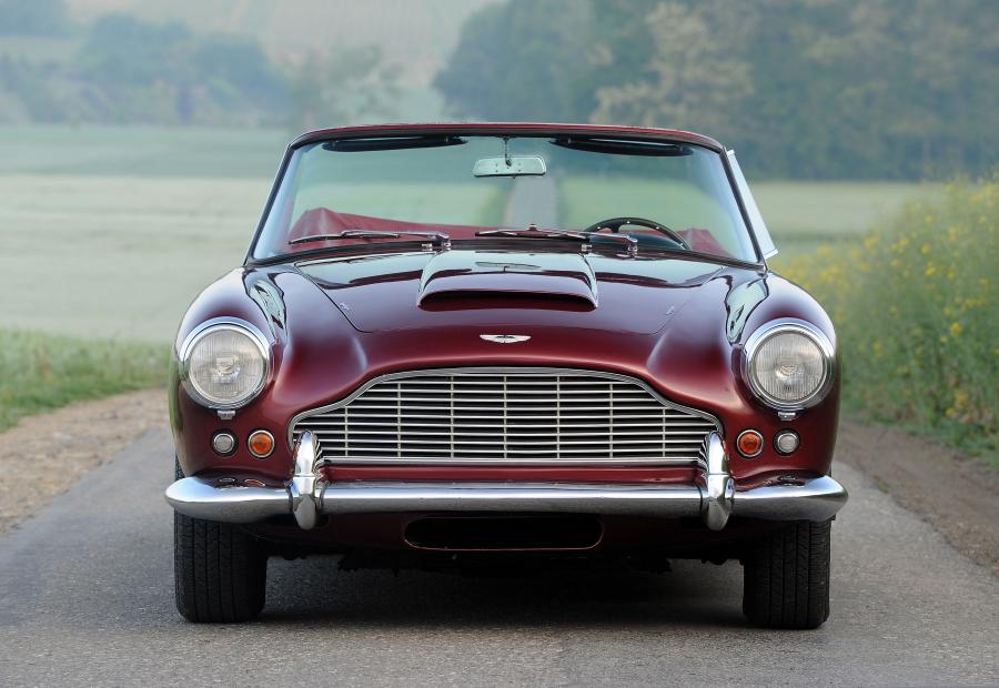  Aston Martin DB4 Convertible 1962 года  (фото 8 из 41)